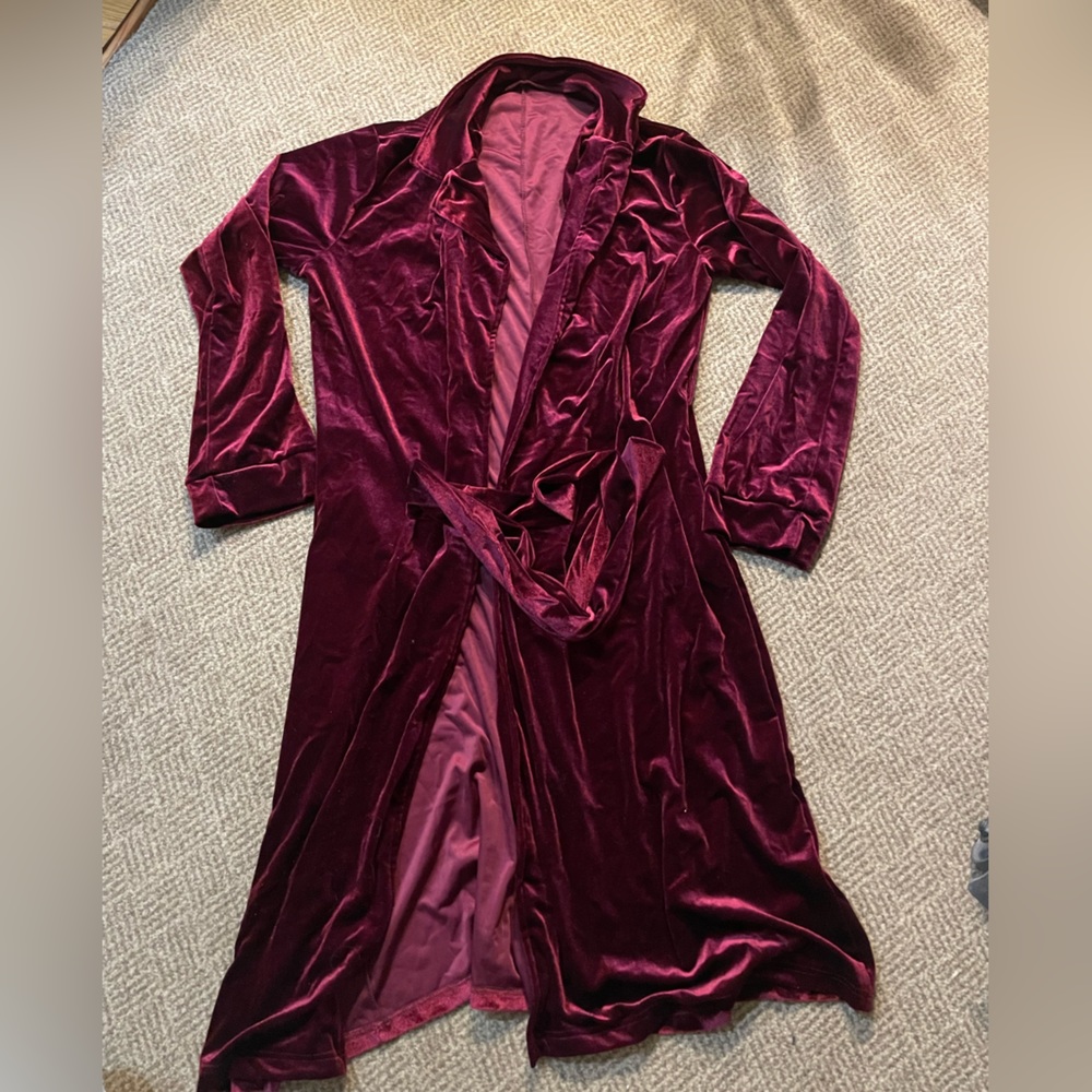 Velour robe with tie and pockets